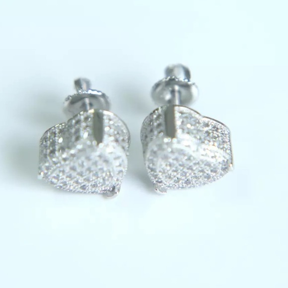 New! Heart Crystal Stud Earrings - Picture 2 of 8